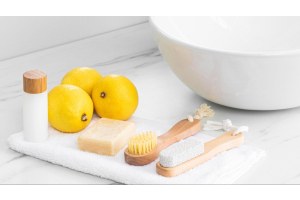 Φυσικοί τρόποι και εργαλεία καθαρισμού μπάνιου.