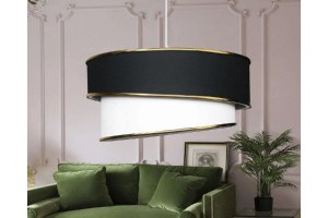 Κρεμαστό φωτιστικό σε σαλόνι.