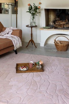 Carpet Coleby Petals 078802 Chalk Pink 140X200 Laura Ashley