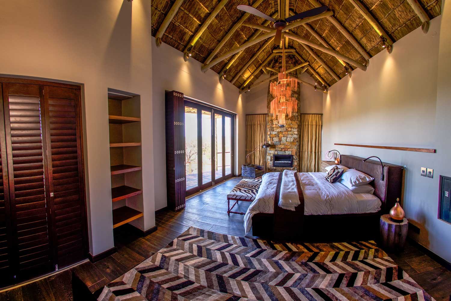 υπνοδωμάτιο κρεβάτι λευκά είδη