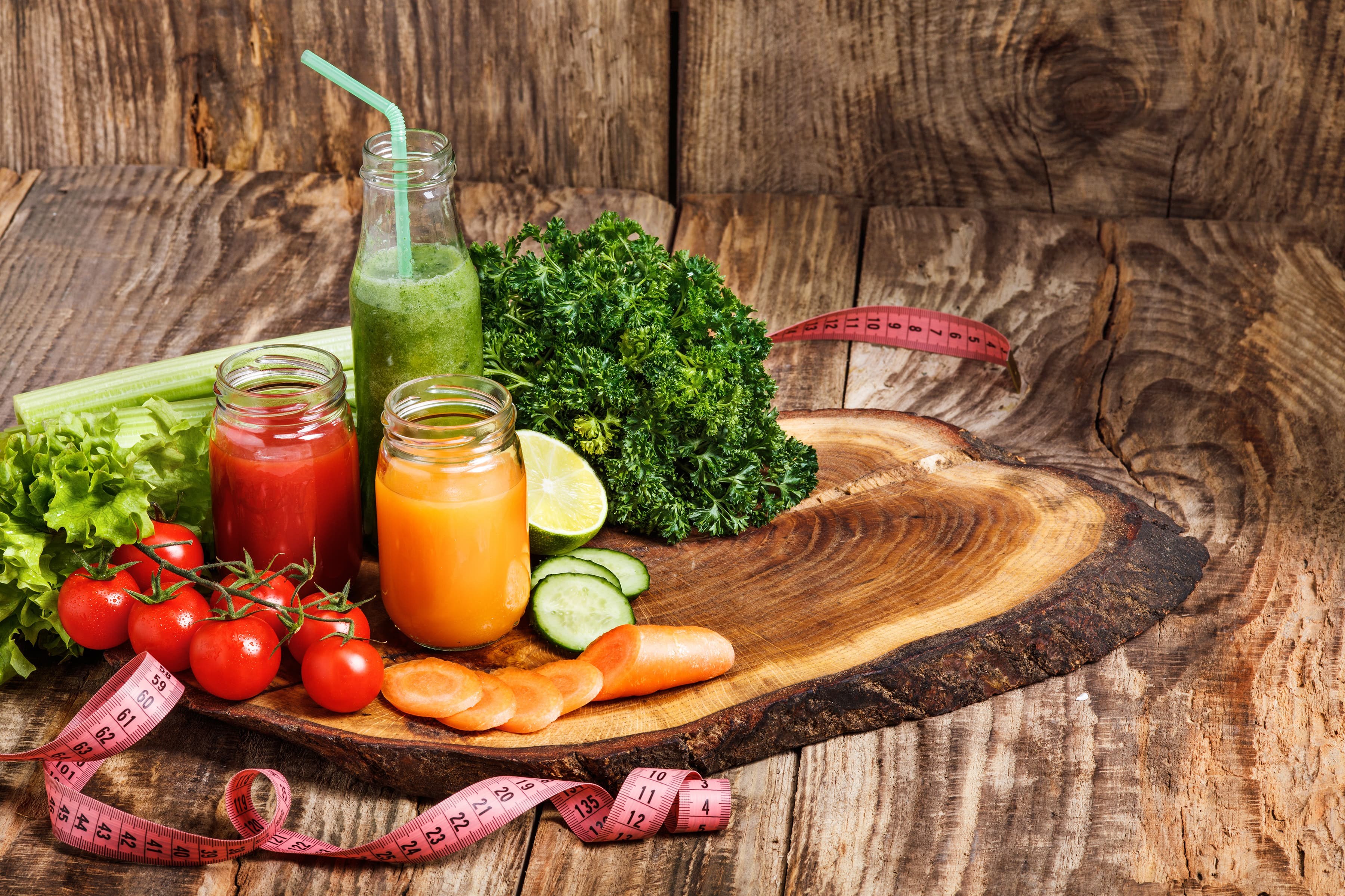 mgs_blog/b/o/bottles-with-fresh-vegetable-juices-wooden-table_4.jpg