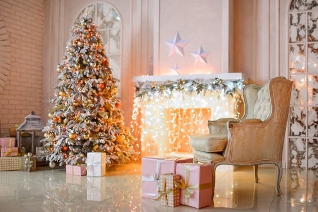 mgs_blog/w/h/white-fireplace-decorated-with-yellow-garland-christmas-tree-standing-by-it_8353-7366.jpg