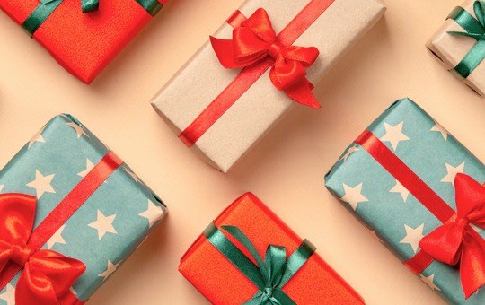 Are you looking for the perfect gift that will bring joy to your loved ones and make them feel how special they are to you? At designdrops you will find a rich collection of smart gift ideas that will seal your happiest moments!