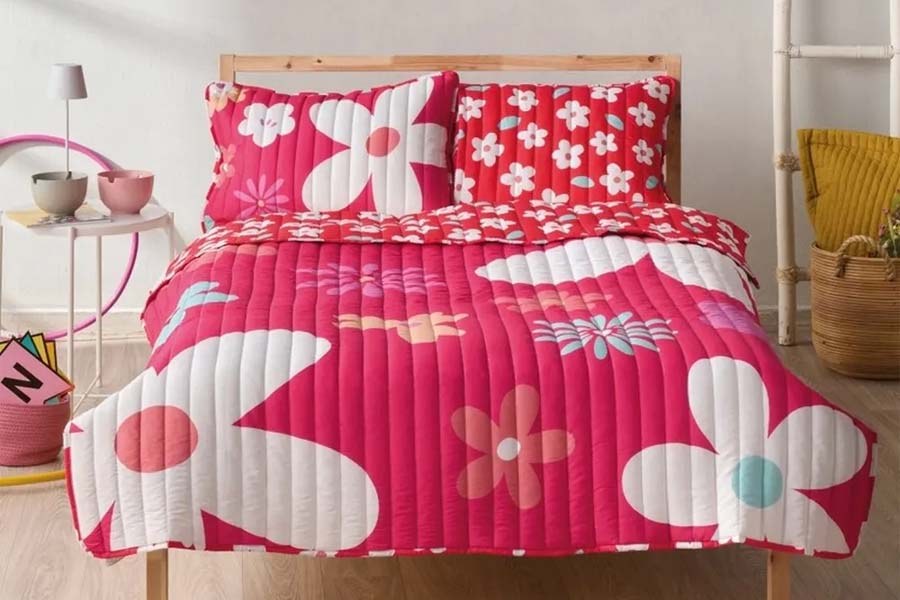 kids' coverlet for girls with flowers