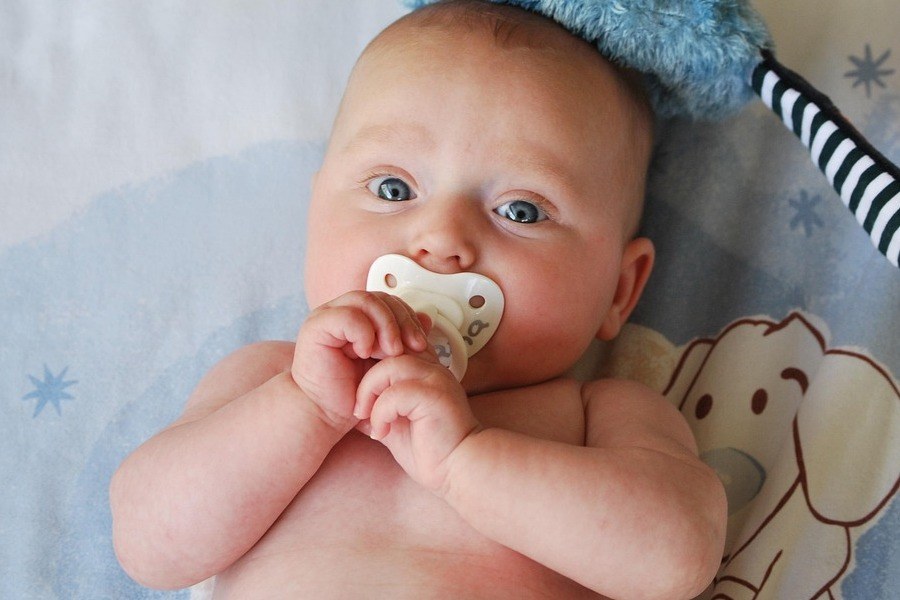 baby pacifiers 